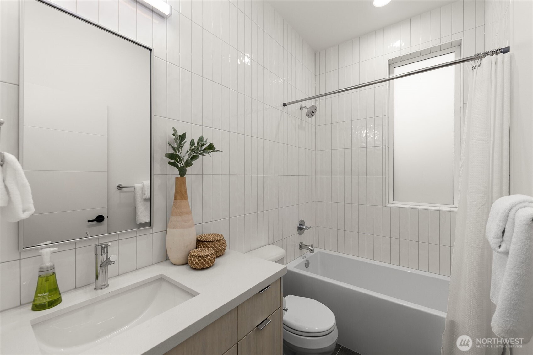 12705 Northeast 144th Street, Unit F Kirkland, WA 98034 - Photo 15 of 29