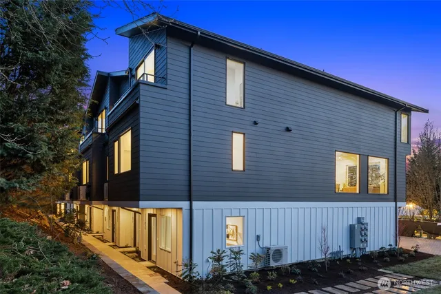 $934,990 | 12705 Northeast 144th Street, Unit F, Kirkland, WA 98034