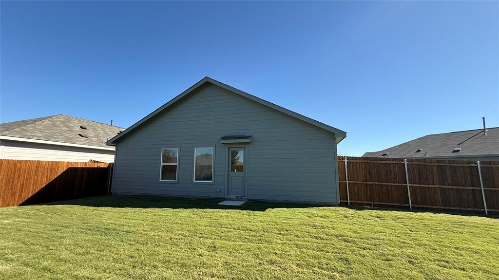 7701 Rutherford Lane McKinney, TX 75069 - Photo 19 of 20 a backyard of a house