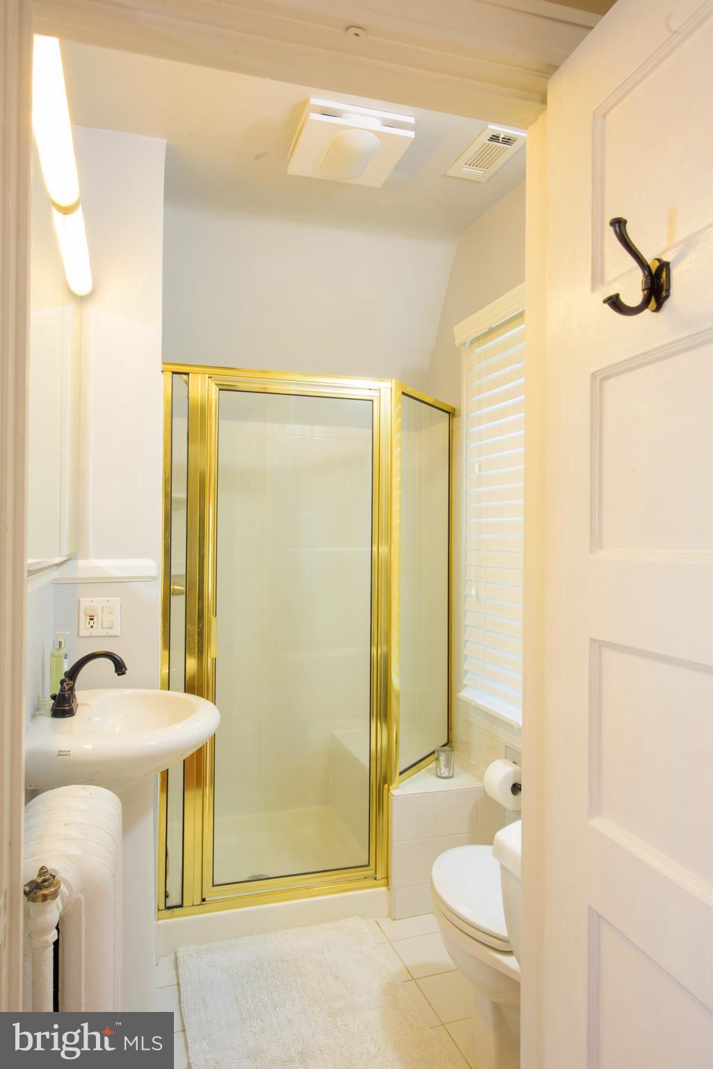 402 Marlow Road Baltimore, MD 21218 - Photo 16 of 27 Freshly painted Master Bathroom