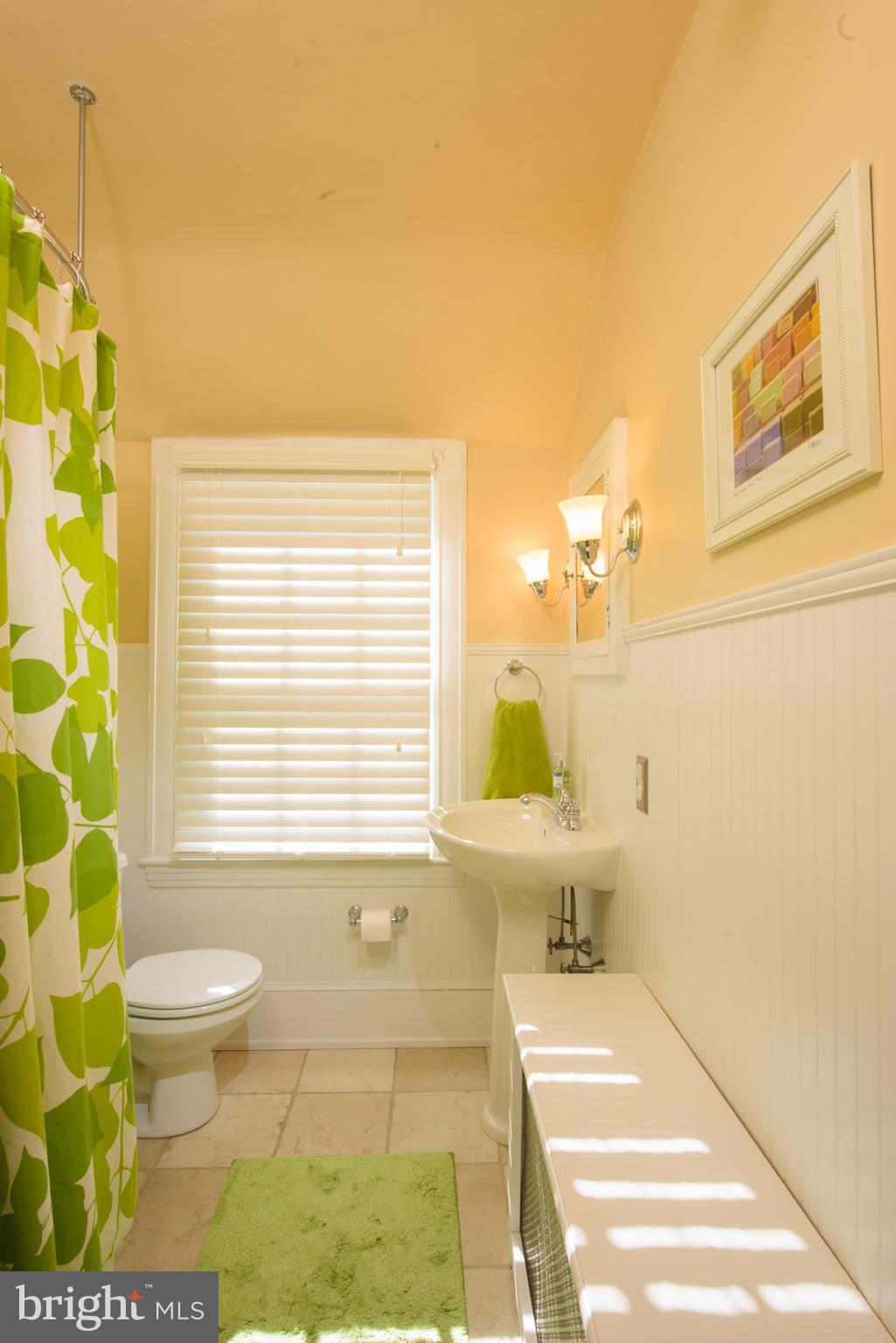 402 Marlow Road Baltimore, MD 21218 - Photo 20 of 27 Upper Level Hall Bath