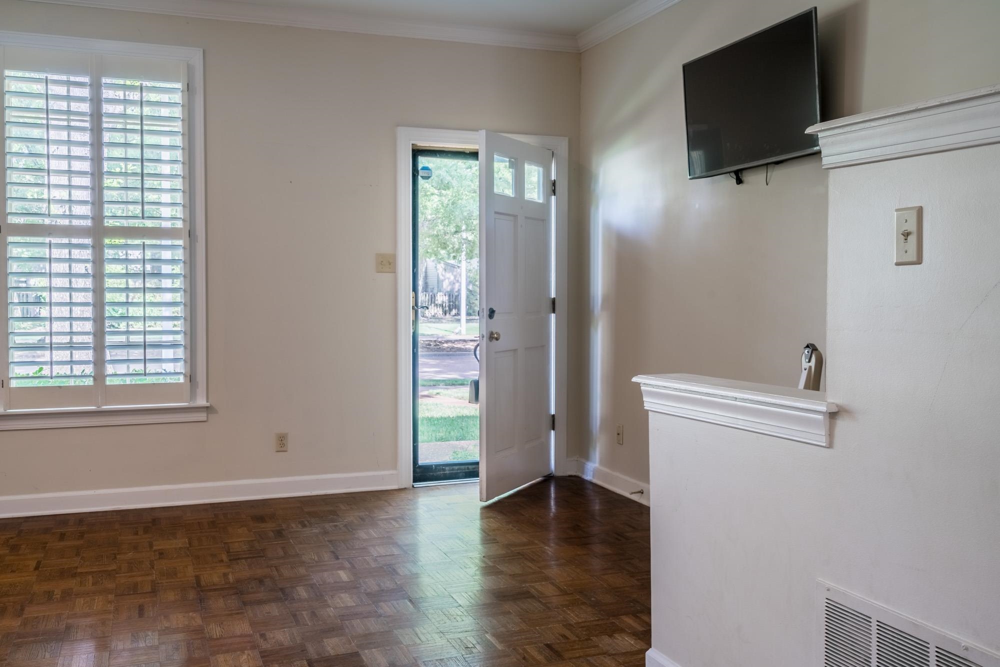 1647 Kimbrough Road, Unit 3 Germantown, TN 38138 - Photo 3 of 25 Gallery Image 3