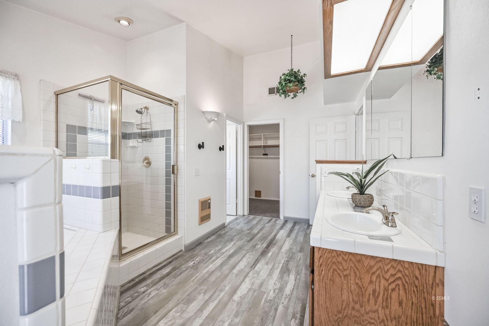 1209 West Robert Avenue Ridgecrest, CA 93555 - Photo 39 of 50 a bathroom with a sink a shower and a mirror