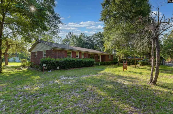 a view of a house with a backyard