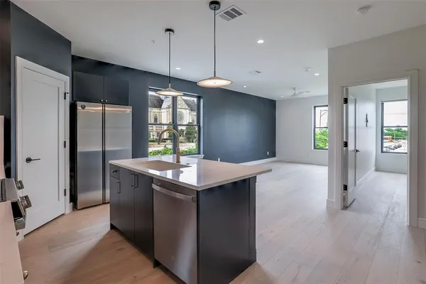 $3,350 | 309 West Daggett Avenue, Unit 207, Fort Worth, TX 76104