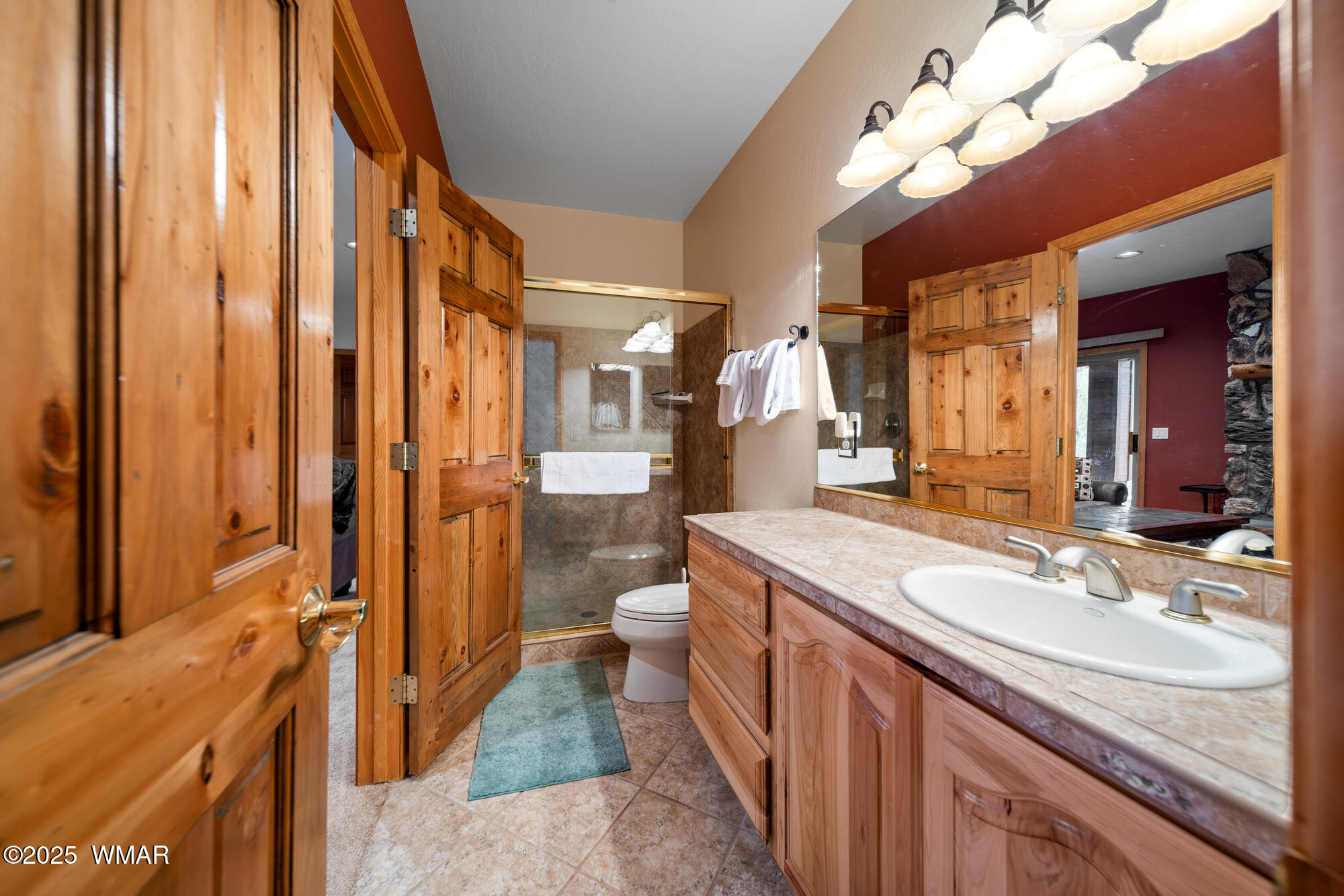 1621 Gambel Oak Road Show Low, AZ 85901 - Photo 28 of 50 Guest Bath