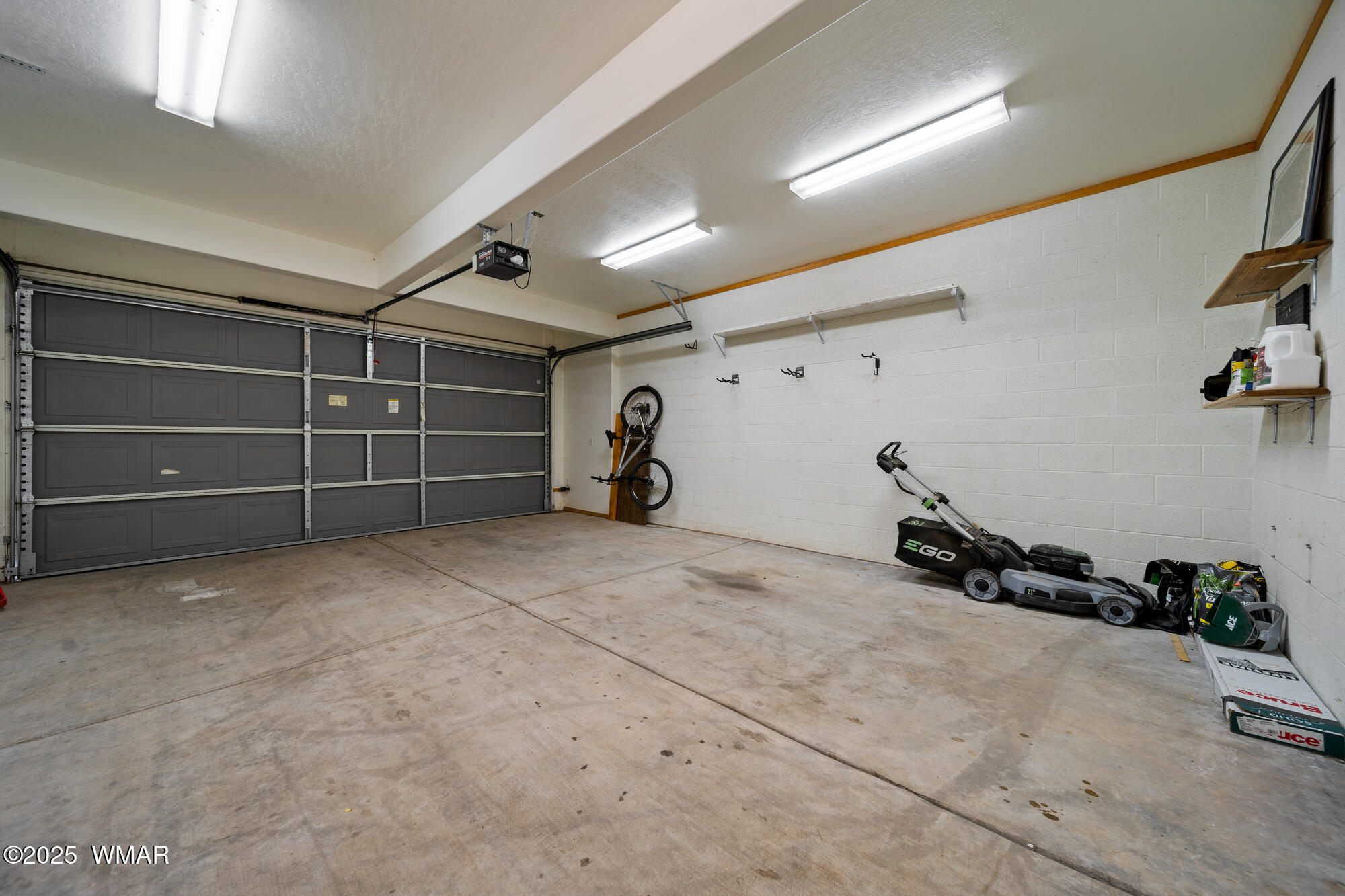 1621 Gambel Oak Road Show Low, AZ 85901 - Photo 29 of 50 Garage
