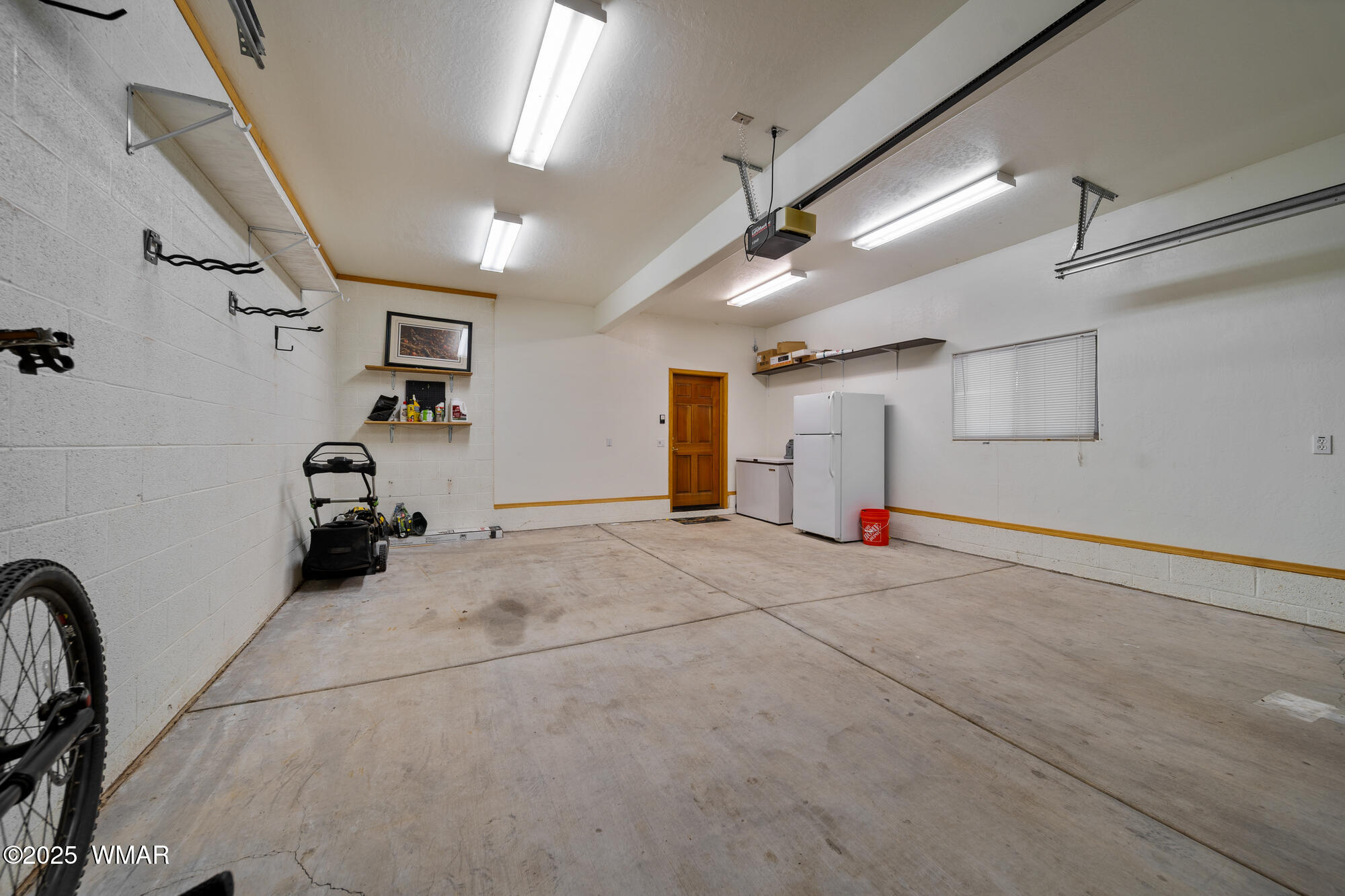 1621 Gambel Oak Road Show Low, AZ 85901 - Photo 30 of 50 Garage