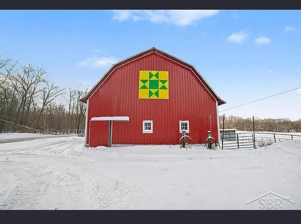 $400,000 | 11851 North Crystal Road, Vestaburg, MI 48891