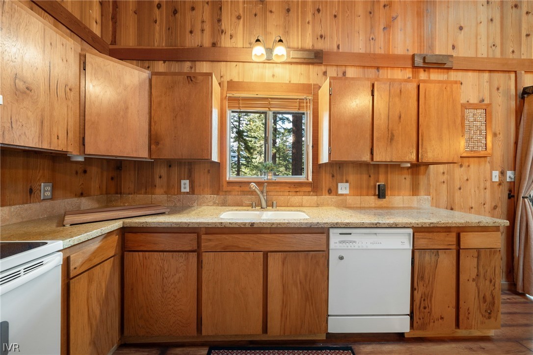1032 Lucerne Way Incline Village, NV 89451 - Photo 11 of 50 Kitchen