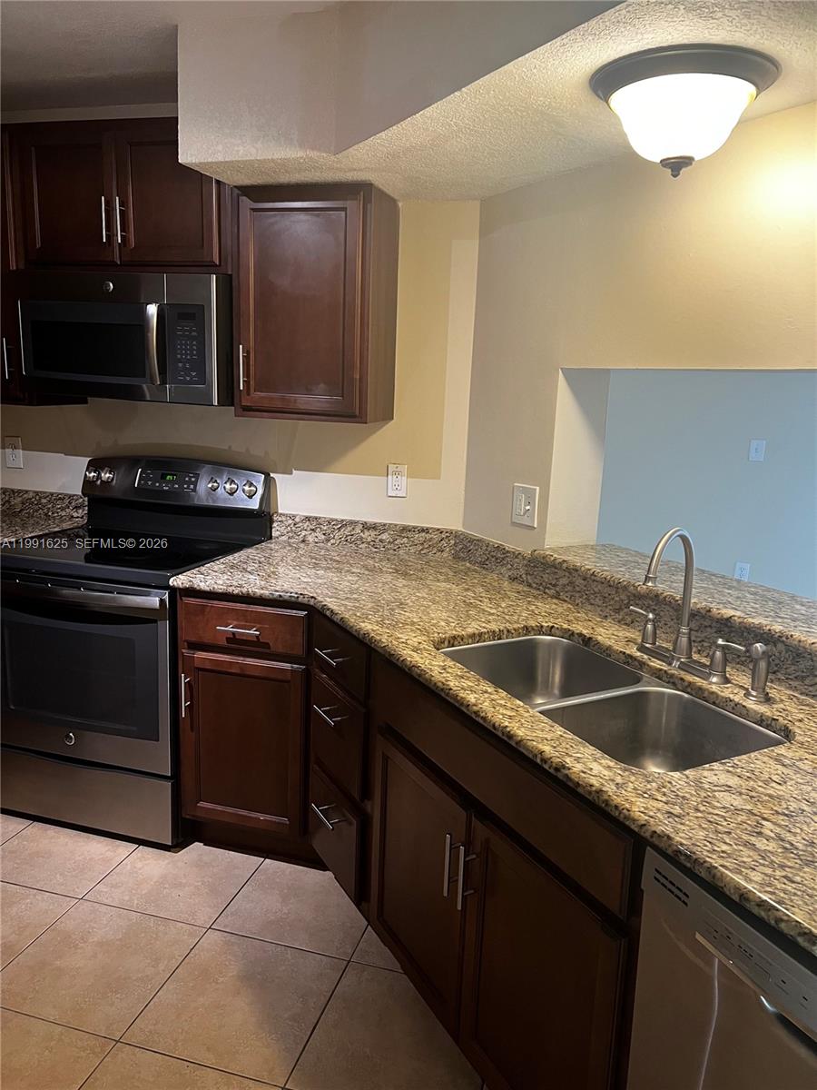 802 Constitution Drive, Unit 802B Homestead, FL 33034 - Photo 2 of 11