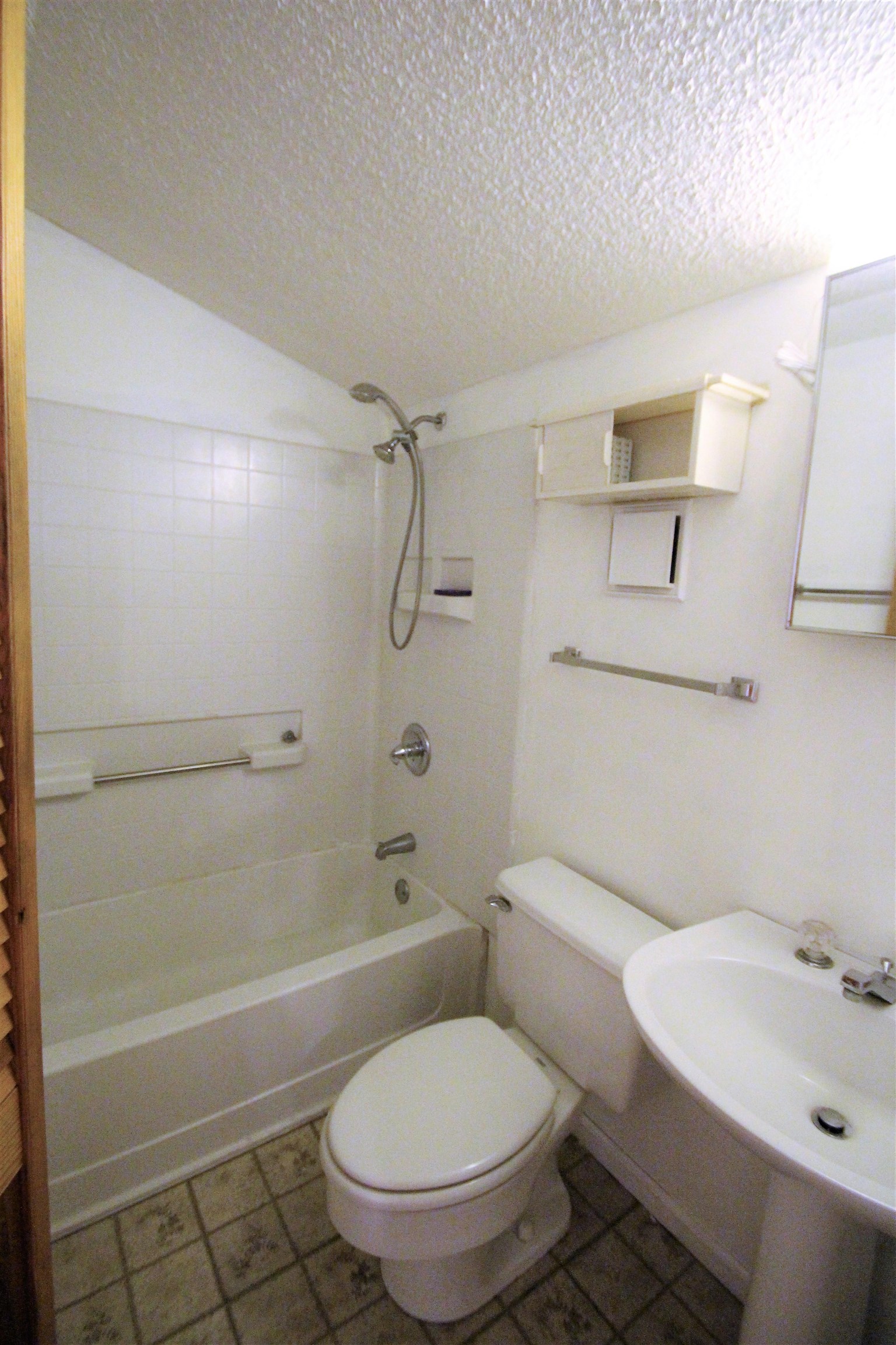 1156 Hayne Road Memphis, TN 38119 - Photo 17 of 25 a bathroom with a toilet sink and shower