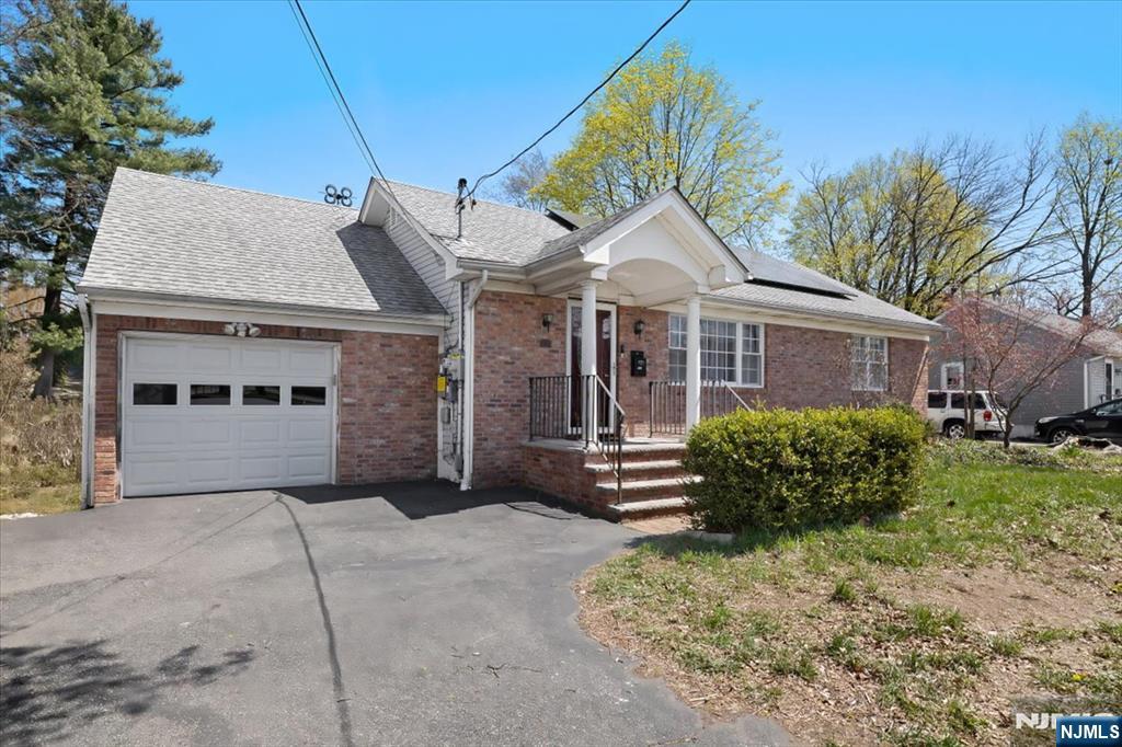 35 East Ridgewood Avenue Paramus, NJ 07652 - Photo 2 of 33