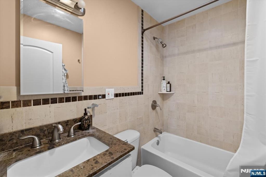 35 East Ridgewood Avenue Paramus, NJ 07652 - Photo 23 of 33