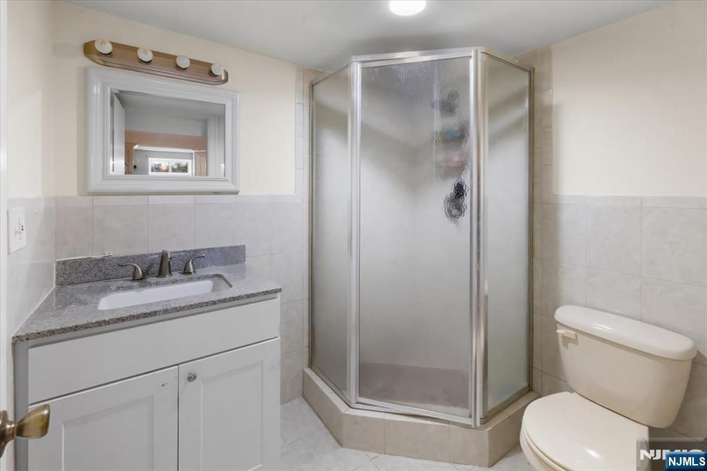 35 East Ridgewood Avenue Paramus, NJ 07652 - Photo 26 of 33