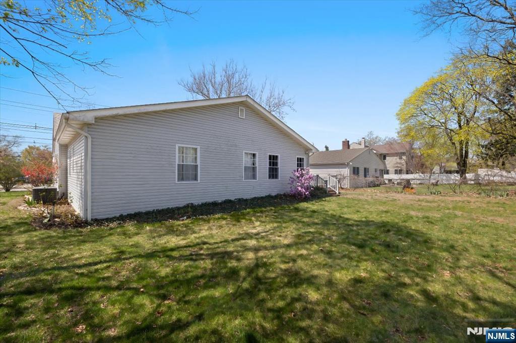 35 East Ridgewood Avenue Paramus, NJ 07652 - Photo 30 of 33