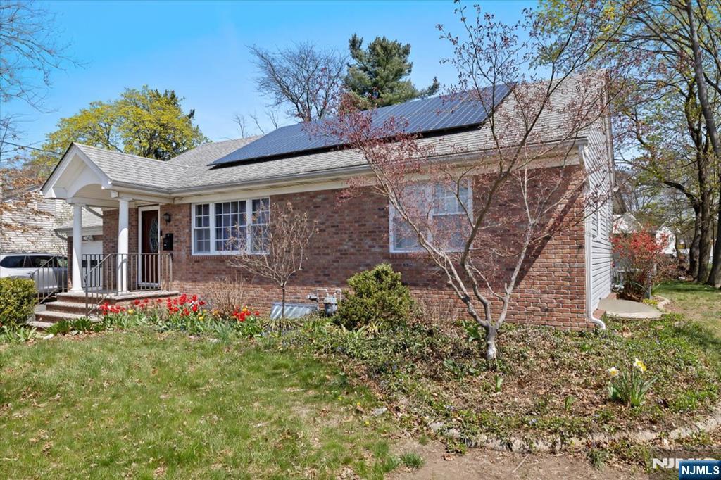 35 East Ridgewood Avenue Paramus, NJ 07652 - Photo 3 of 33