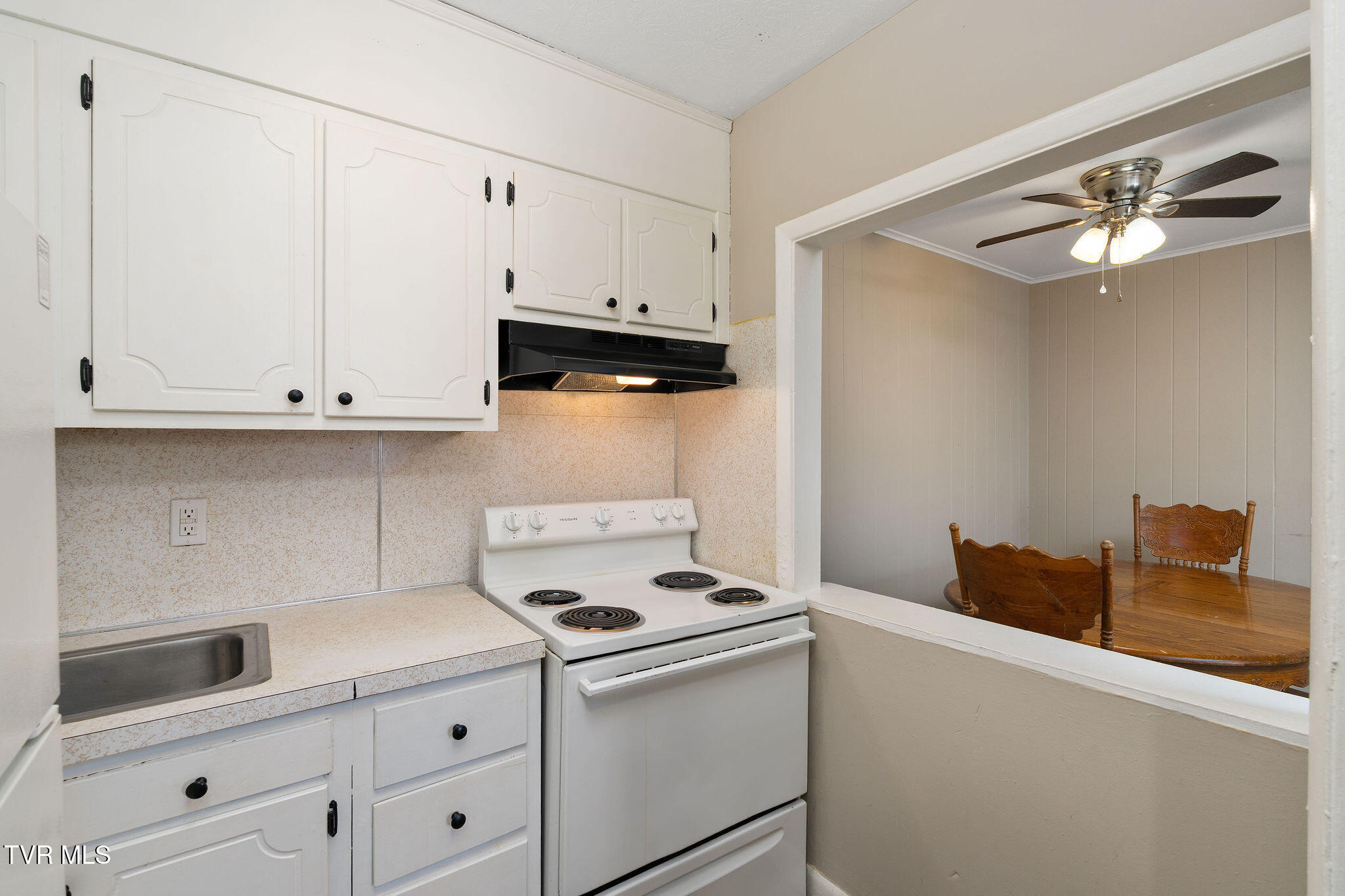 4033 Harbor Chapel Road, Unit 1 Kingsport, TN 37664 - Photo 30 of 46 DSC09868