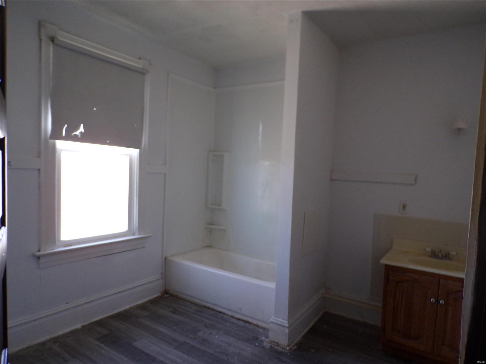 1106 Scheel Street Belleville, IL 62221 - Photo 8 of 11 Gallery Image 8