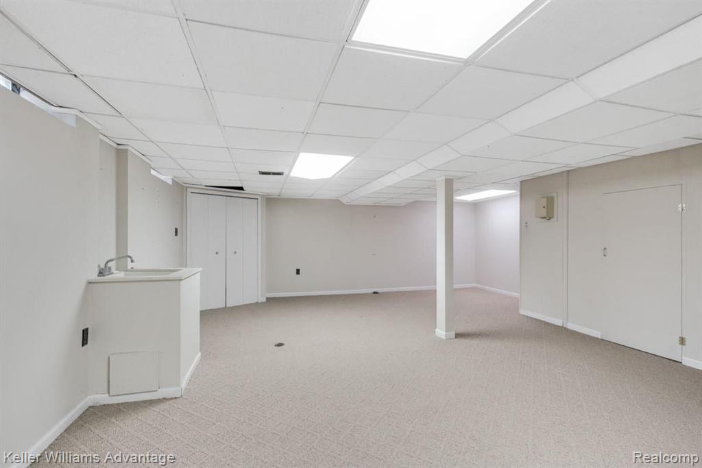 35984 Charter Crest Road Farmington Hills, MI 48335 - Photo 22 of 39