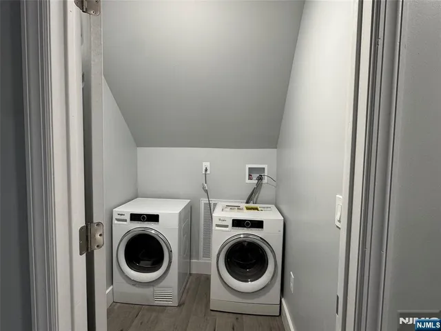 $2,500 | 327 North Maple Avenue, Unit 3, East Orange, NJ 07017