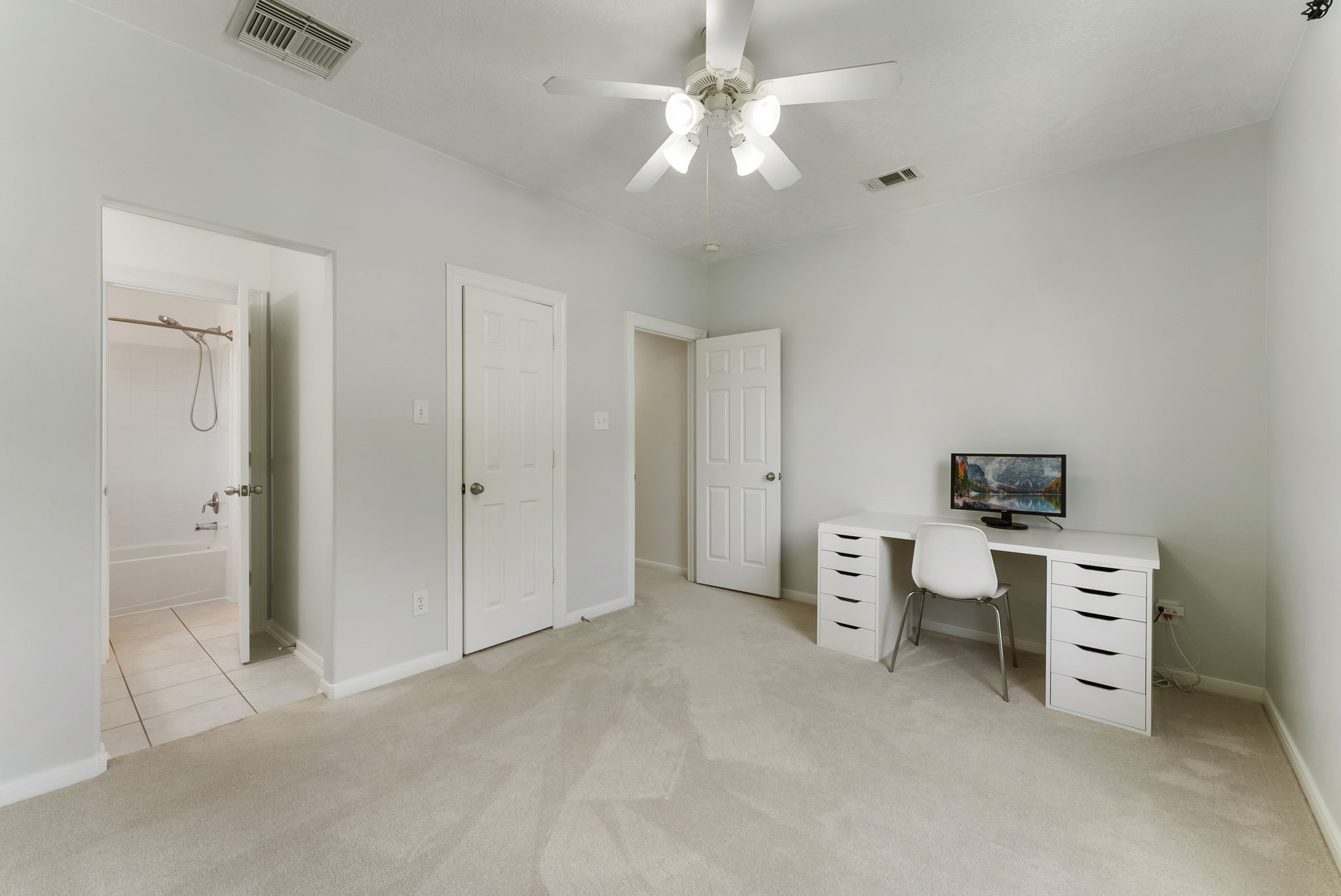 6643 Knollbridge Lane Spring, TX 77379 - Photo 25 of 50 Two of the bedrooms share a jack and jill bathroom set up making those busy mornings a breeze when getting ready.