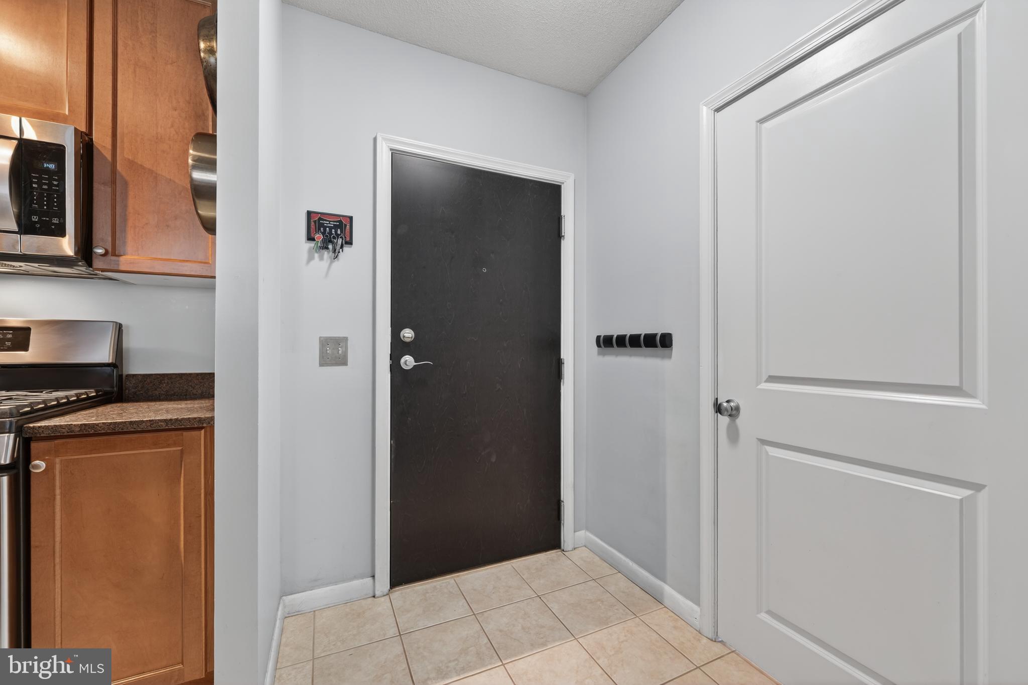 851 North Glebe Road, Unit 1301 Arlington, VA 22203 - Photo 3 of 84 Step Inside and Immediately Feel at Home!