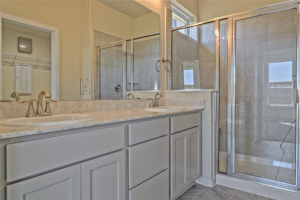 13201 Dancing Reed Drive Texas City, TX 77568 - Photo 13 of 18 Primary bath