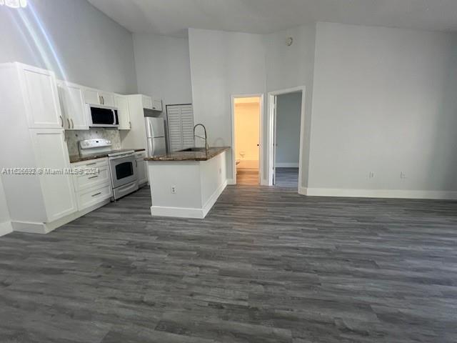 2622 North Nob Hill Road, Unit 2622 Sunrise, FL 33322 - Photo 1 of 16 a view of kitchen with microwave oven stove and cabinets