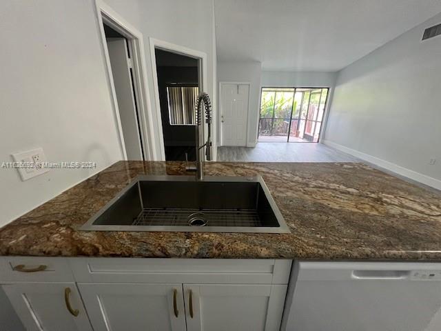 2622 North Nob Hill Road, Unit 2622 Sunrise, FL 33322 - Photo 4 of 16 a kitchen with granite countertop a sink and a granite counter tops
