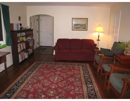 247 Cascade Road Forest Hills, PA 15221 - Photo 4 of 18 Living Room.