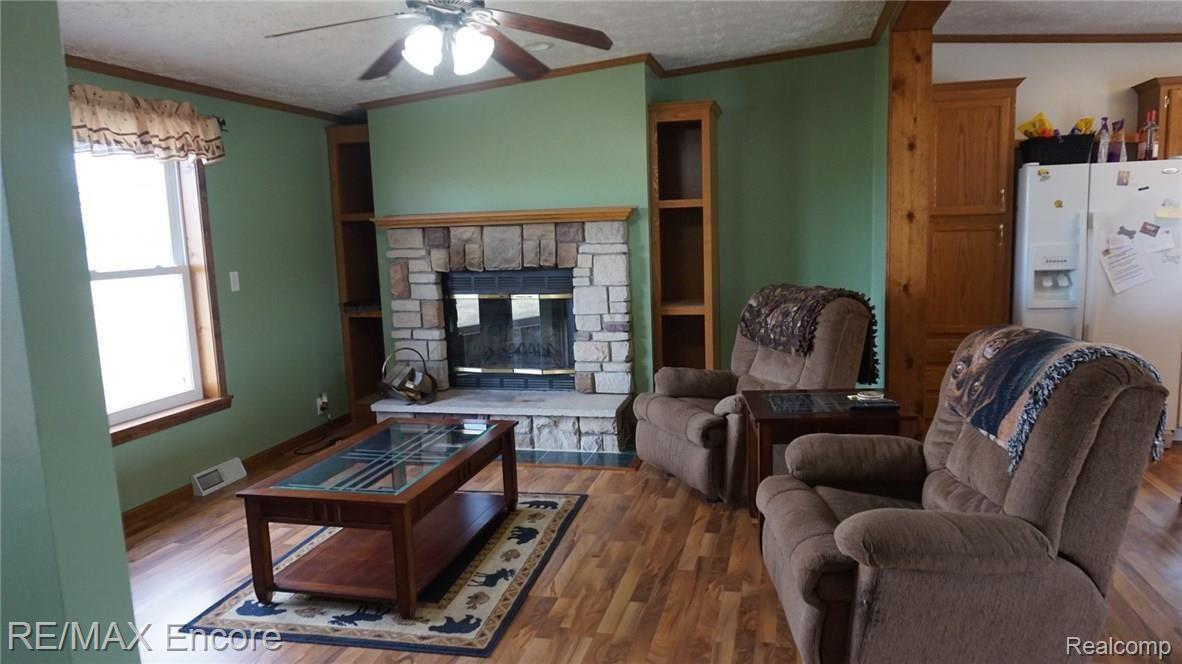 14218 Stuart Road Chesaning, MI 48616 - Photo 24 of 44 OPEN TO KITCHEN