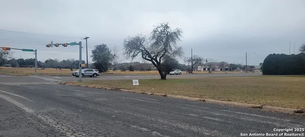 $99,900 | 900 East Houston Street, Beeville, TX 78102
