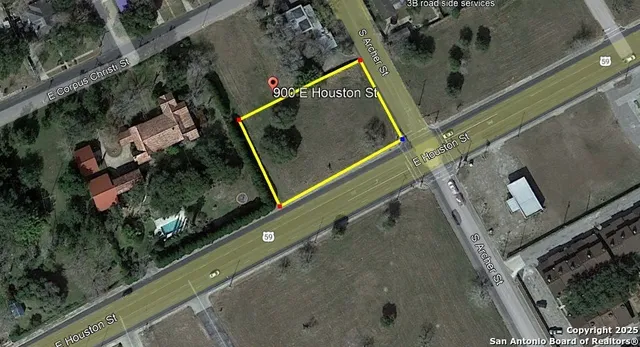 $99,900 | 900 East Houston Street, Beeville, TX 78102