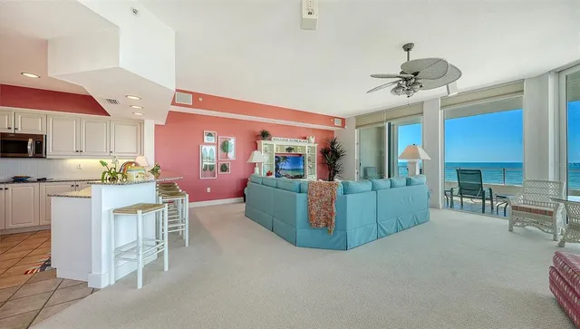 $3,250,000 | 4561 Gulf Of Mexico Drive, Unit 202, Longboat Key, FL 34228