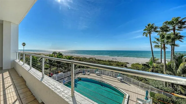 $3,250,000 | 4561 Gulf Of Mexico Drive, Unit 202, Longboat Key, FL 34228