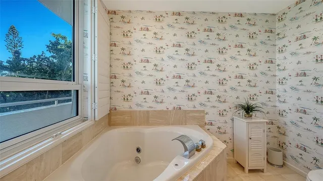 $3,250,000 | 4561 Gulf Of Mexico Drive, Unit 202, Longboat Key, FL 34228