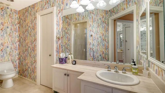 $3,250,000 | 4561 Gulf Of Mexico Drive, Unit 202, Longboat Key, FL 34228