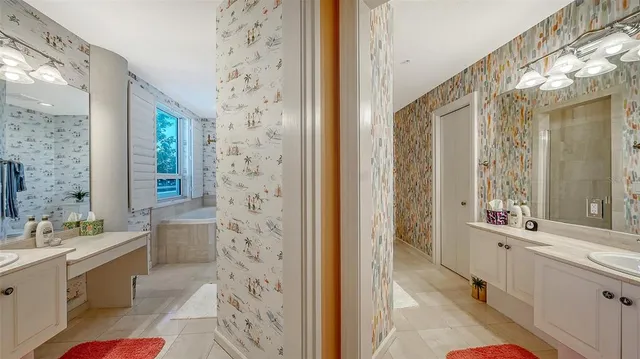 $3,250,000 | 4561 Gulf Of Mexico Drive, Unit 202, Longboat Key, FL 34228