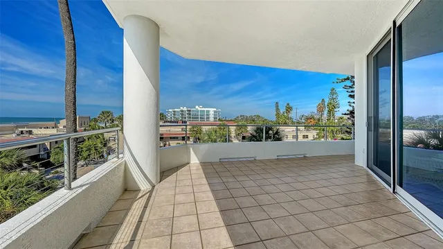 $3,250,000 | 4561 Gulf Of Mexico Drive, Unit 202, Longboat Key, FL 34228