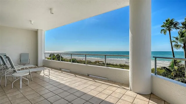 $3,250,000 | 4561 Gulf Of Mexico Drive, Unit 202, Longboat Key, FL 34228