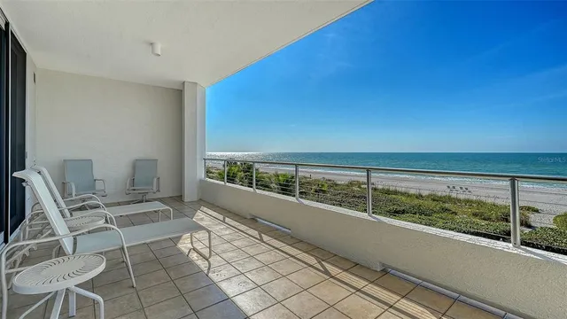 $3,250,000 | 4561 Gulf Of Mexico Drive, Unit 202, Longboat Key, FL 34228