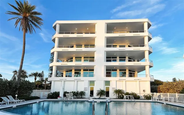 $3,250,000 | 4561 Gulf Of Mexico Drive, Unit 202, Longboat Key, FL 34228