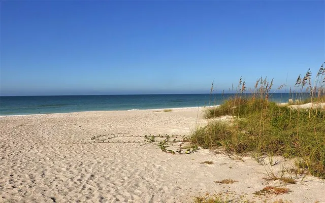 $3,250,000 | 4561 Gulf Of Mexico Drive, Unit 202, Longboat Key, FL 34228