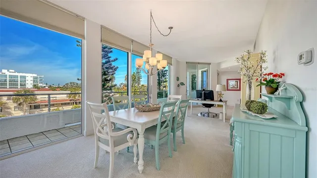 $3,250,000 | 4561 Gulf Of Mexico Drive, Unit 202, Longboat Key, FL 34228