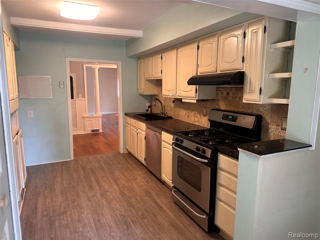 3794 Hazelton Avenue Rochester, MI 48307 - Photo 8 of 23