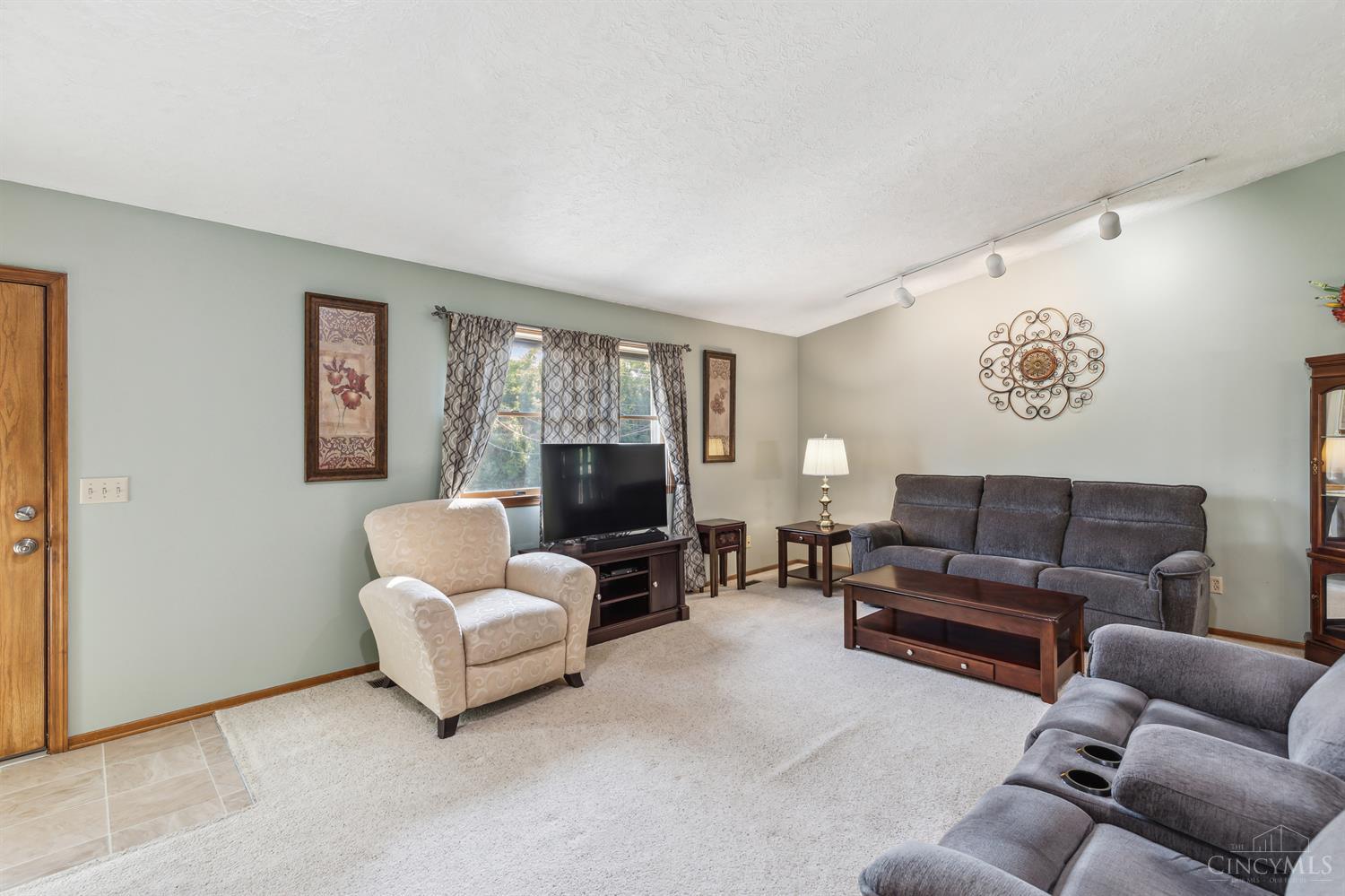 2941 Kleeman Road Cincinnati, OH 45211 - Photo 5 of 35