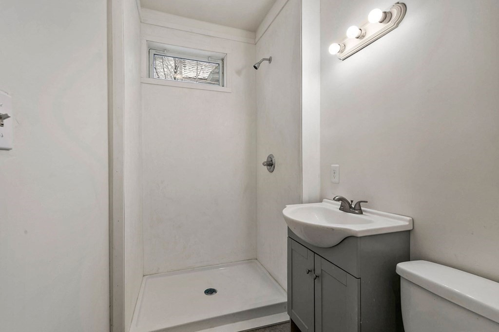 41 Forest Street Springfield, MA 01108 - Photo 9 of 26