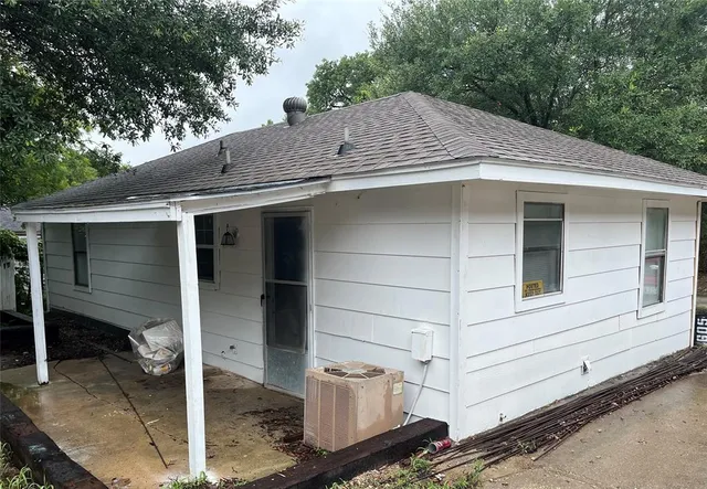 a house view with a outdoor space