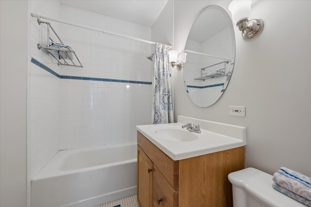4237 North Wolcott Avenue Chicago, IL 60613 - Photo 20 of 38